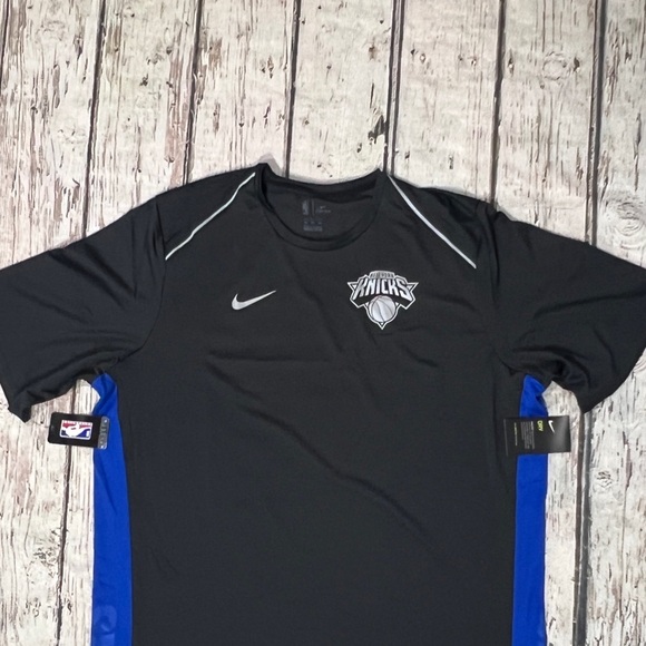 New York Knicks NBA Basketball Nike Dri-Fit New Short Sleeve Mens Shirt - Picture 4 of 8